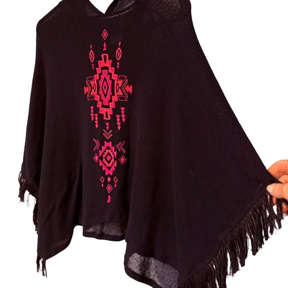 NWOT Beautiful Justice Black and Pink Geometric Pattern Hooded Poncho